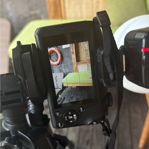 Canon EOS r100